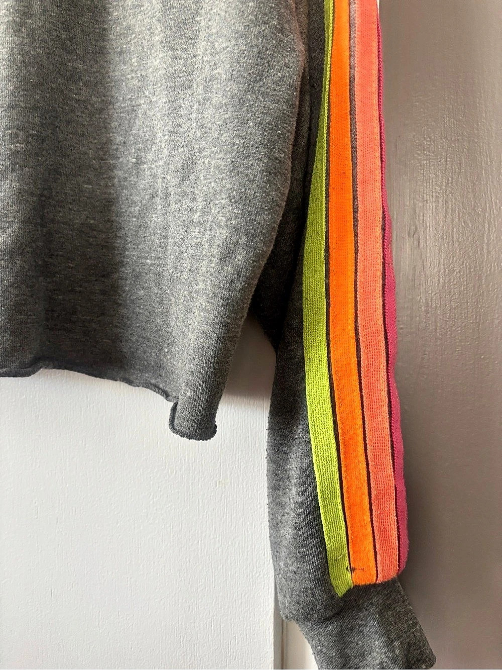 Aviator nation Women's Cropped Sweatshirt Gray & Pink - Picture 4 of 8